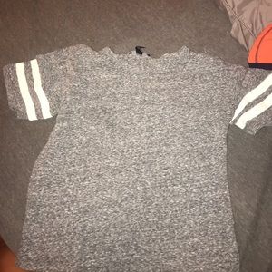 gray sleeve striped shirt